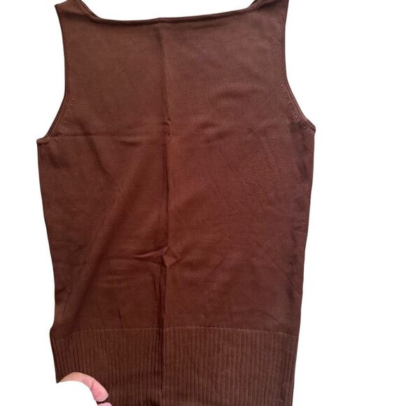 Elegant Fitted Brown Tank Top with Wide Straps - Picture 2 of 6
